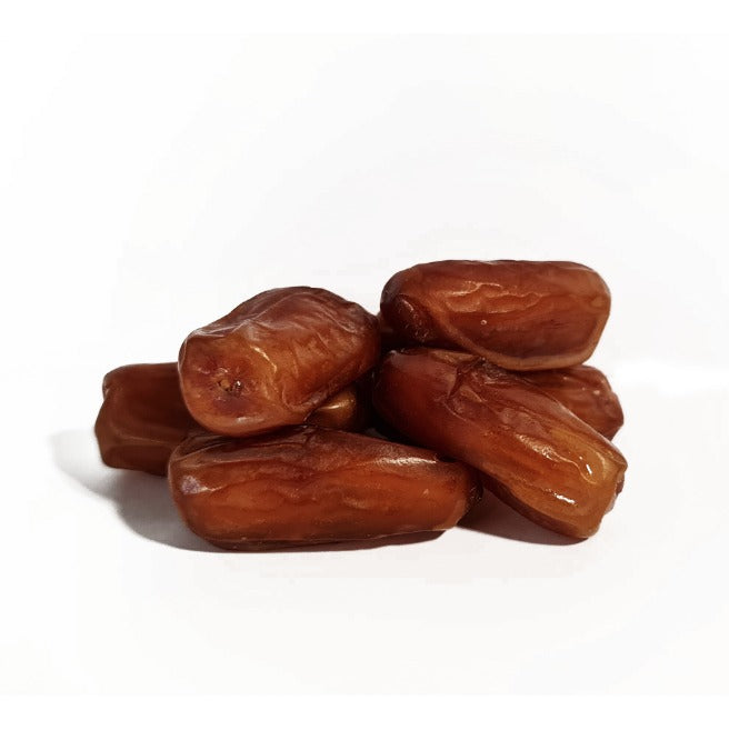 Frische Deglet Nour Datteln aus Algerien in einer kleinen Ansammlung.
