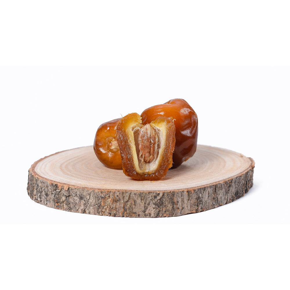 Saftige Sukkari Soft Datteln, frisch und süß, mit einem Kern, ideal für Snacks oder Desserts